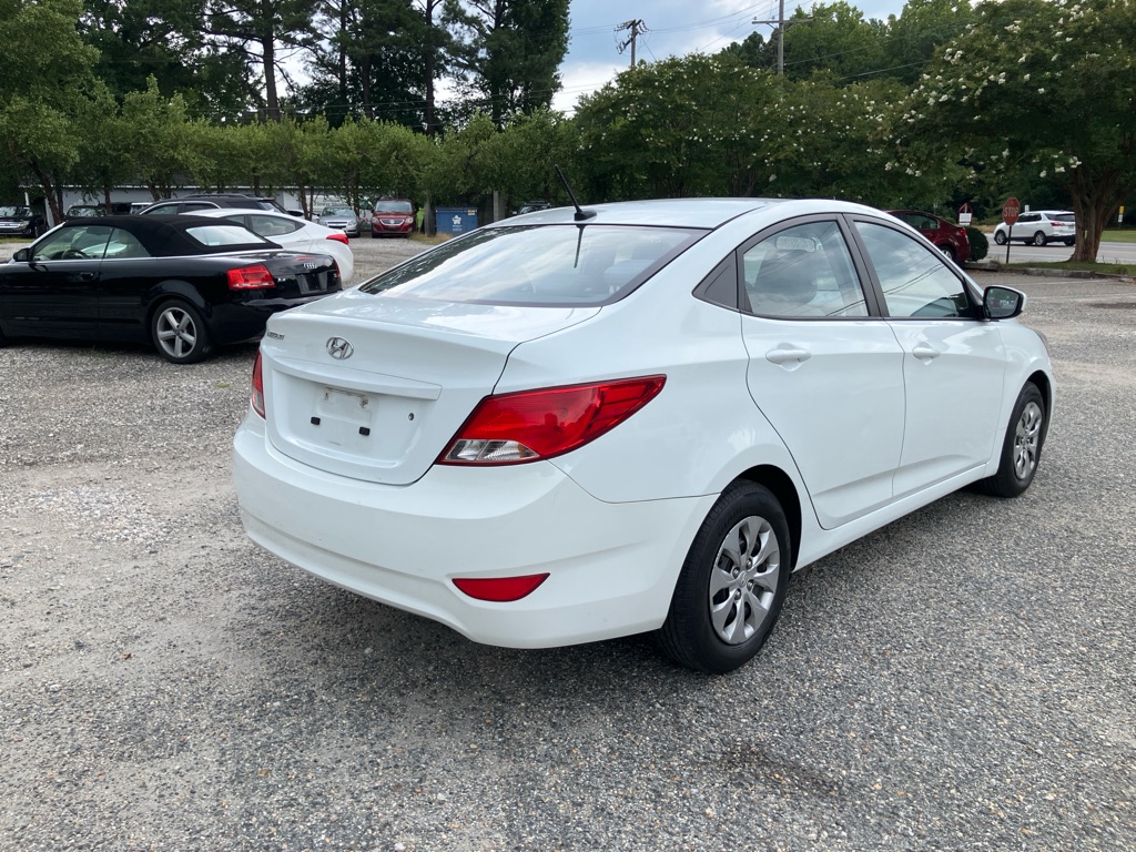 Photo 6 of this HYUNDAI ACCENT