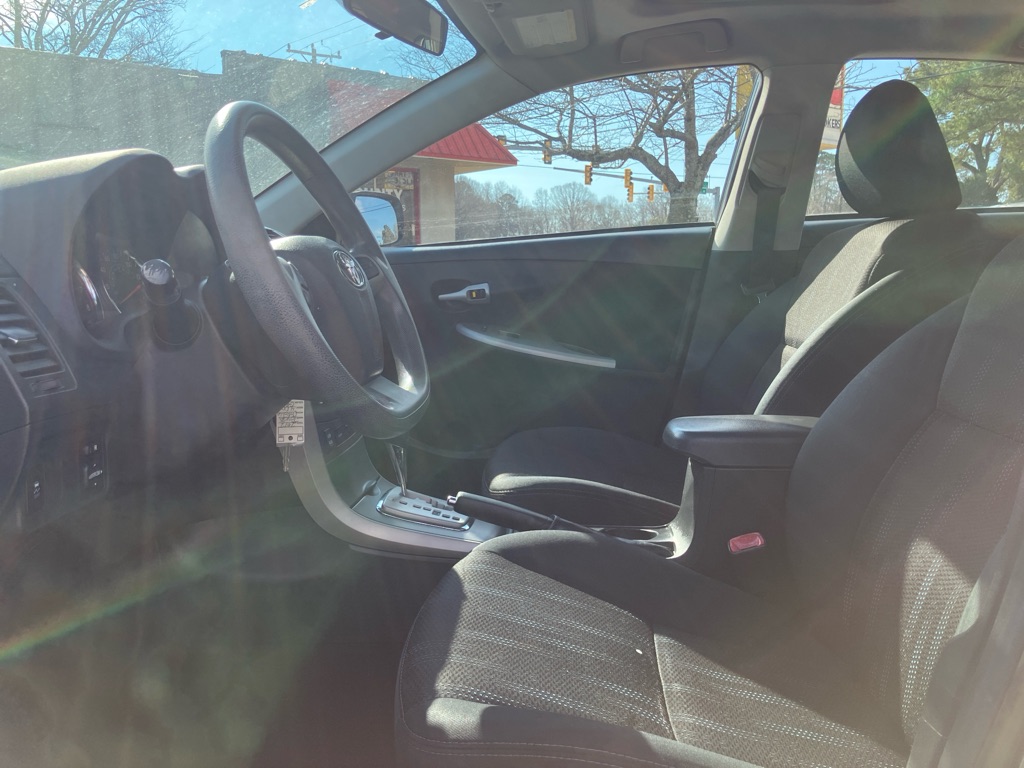 Photo 12 of this TOYOTA COROLLA