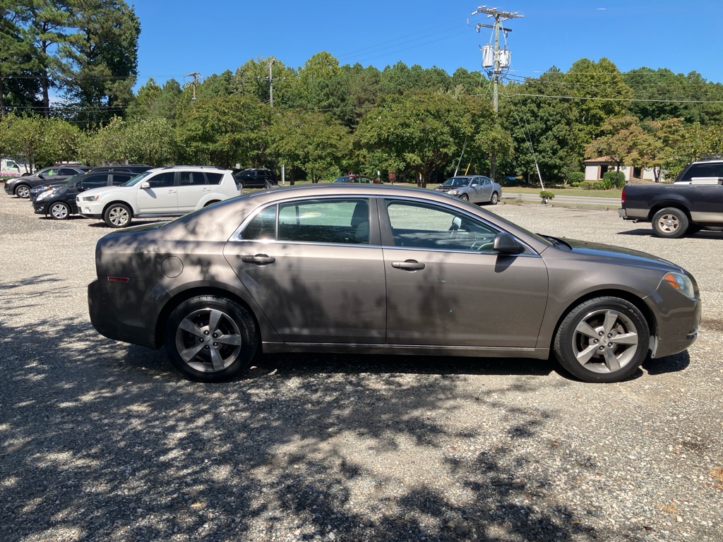 Photo 5 of this CHEVROLET MALIBU