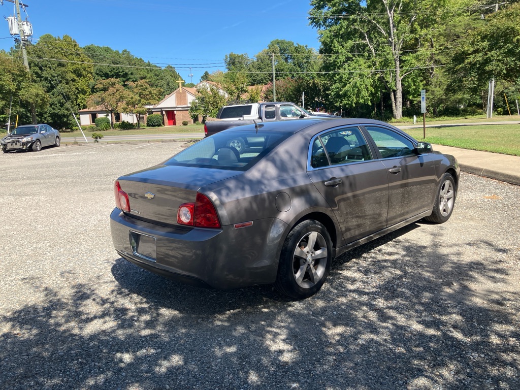 Photo 6 of this CHEVROLET MALIBU