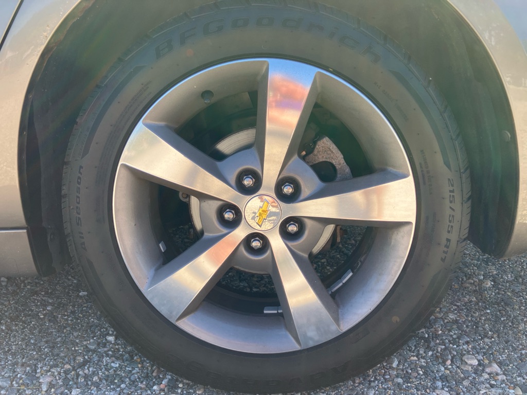 Photo 9 of this CHEVROLET MALIBU