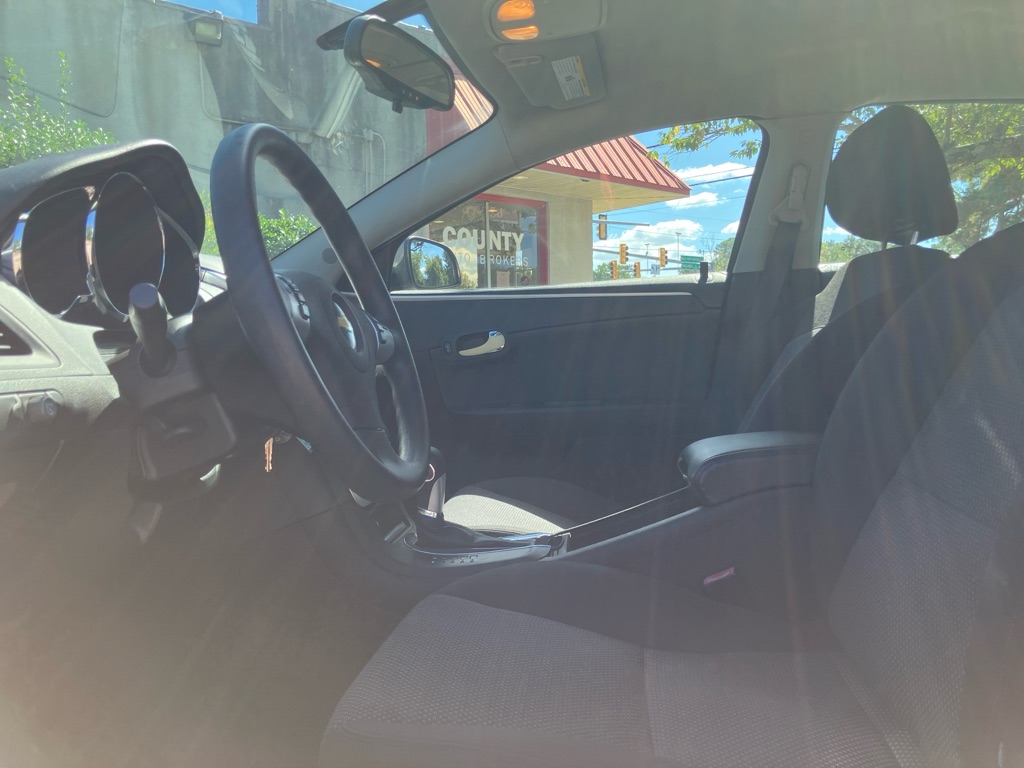Photo 13 of this CHEVROLET MALIBU