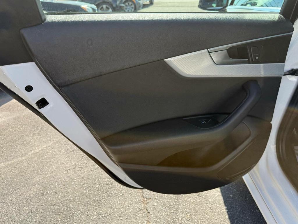 AUDI A4 2019 AUDI A4 WAUDNAF43KA023687