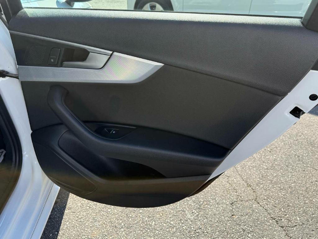 AUDI A4 2019 AUDI A4 WAUDNAF43KA023687