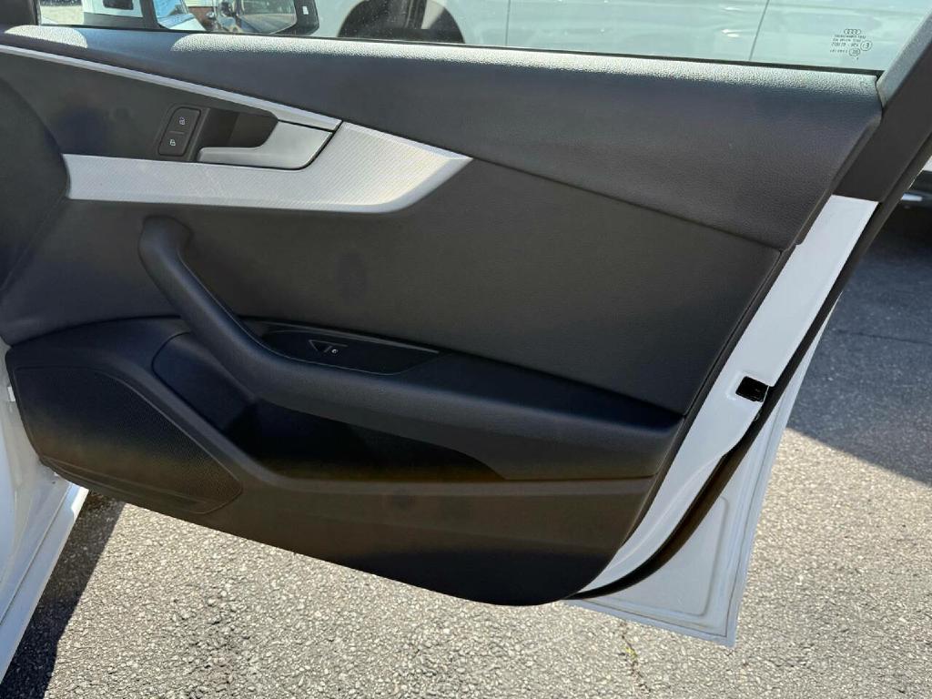 AUDI A4 2019 AUDI A4 WAUDNAF43KA023687