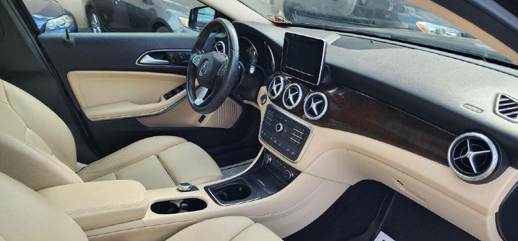 MERCEDES-BENZ GLA 2017 MERCEDES-BENZ GLA WDCTG4GB6HJ333679