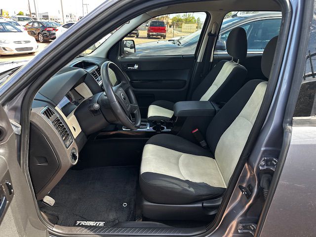 Photo 5 of this MAZDA TRIBUTE