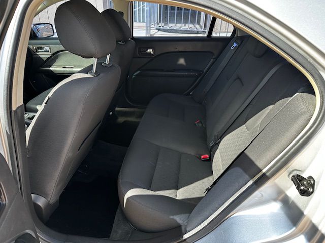 Photo 6 of this FORD FUSION