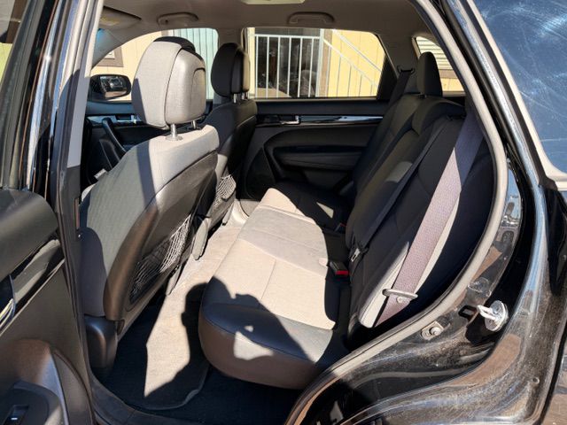 Photo 6 of this KIA SORENTO