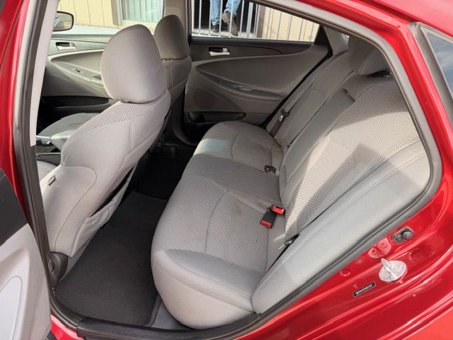 Photo 6 of this HYUNDAI SONATA