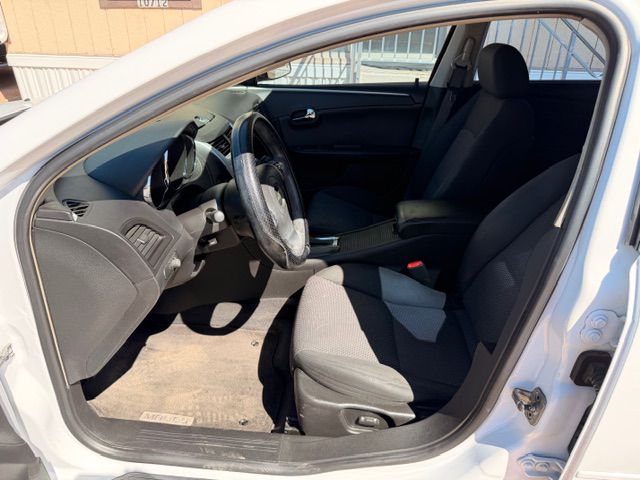 Photo 5 of this CHEVROLET MALIBU