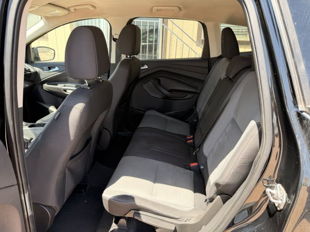 Photo 6 of this FORD ESCAPE