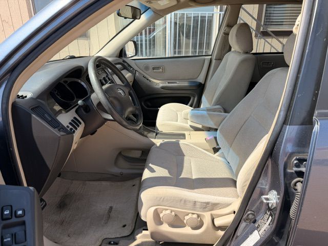 Photo 5 of this TOYOTA HIGHLANDER