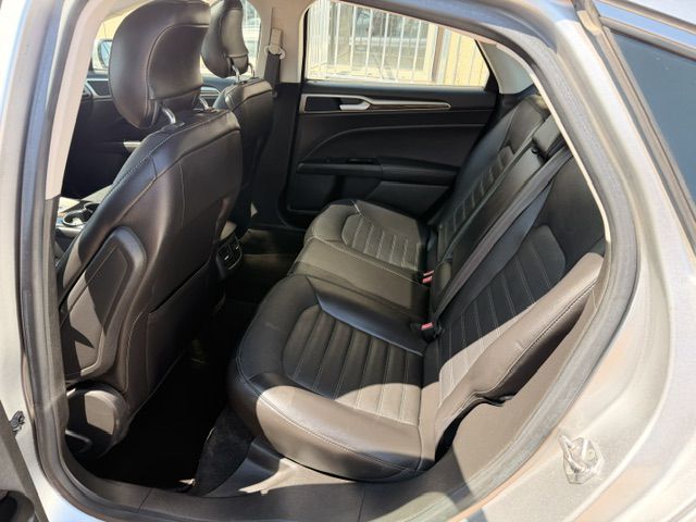 Photo 6 of this FORD FUSION