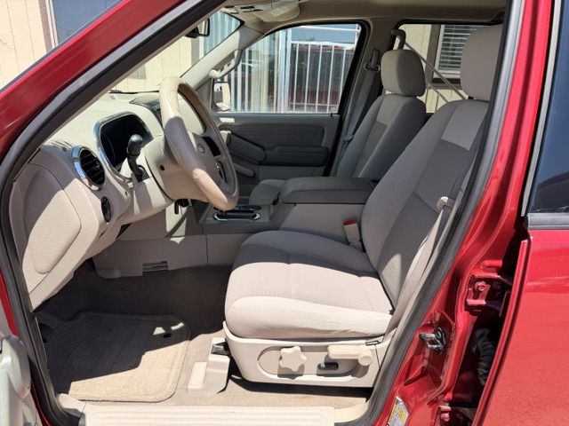 Photo 5 of this FORD EXPLORER