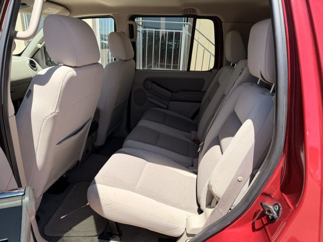 Photo 6 of this FORD EXPLORER