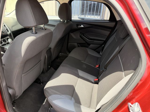 Photo 6 of this FORD FOCUS