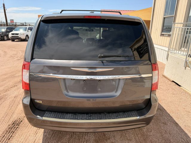 Photo 4 of this CHRYSLER TOWN & COUNTRY
