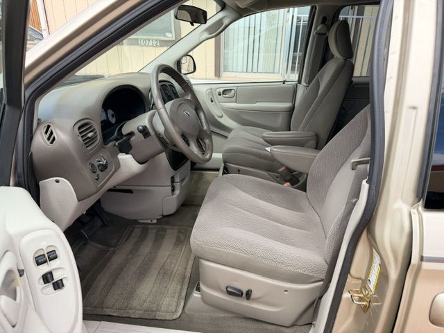Photo 5 of this DODGE GRAND CARAVAN