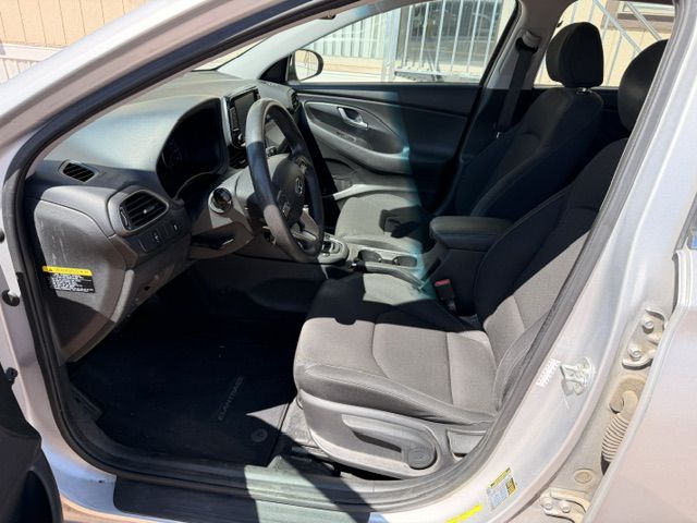Photo 5 of this HYUNDAI ELANTRA GT