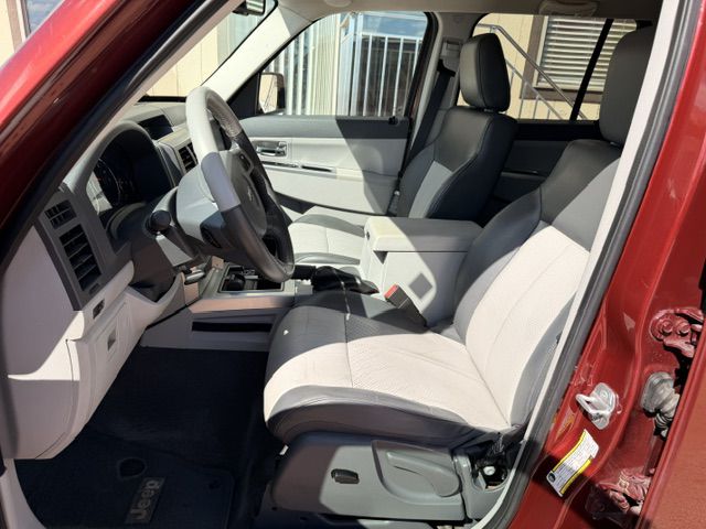Photo 5 of this JEEP LIBERTY