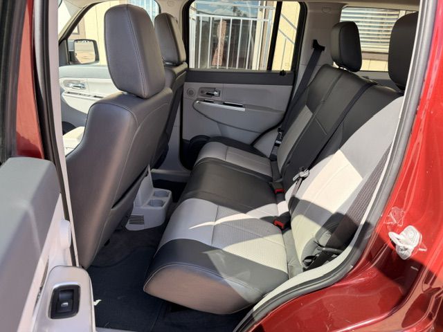 Photo 6 of this JEEP LIBERTY