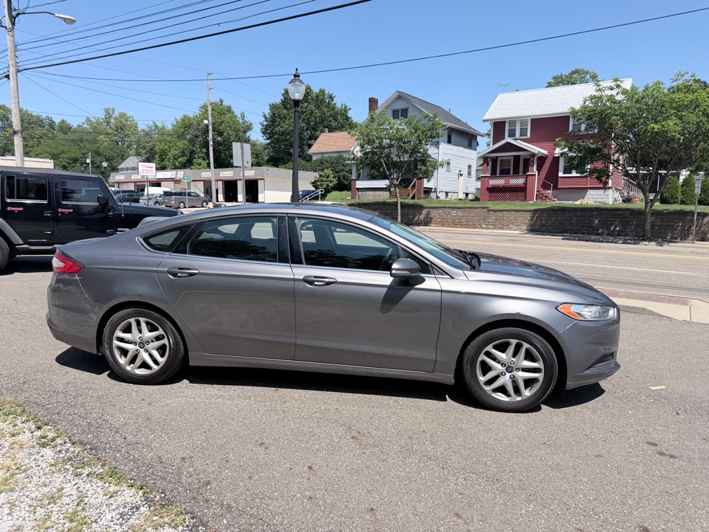 Photo 2 of this FORD FUSION