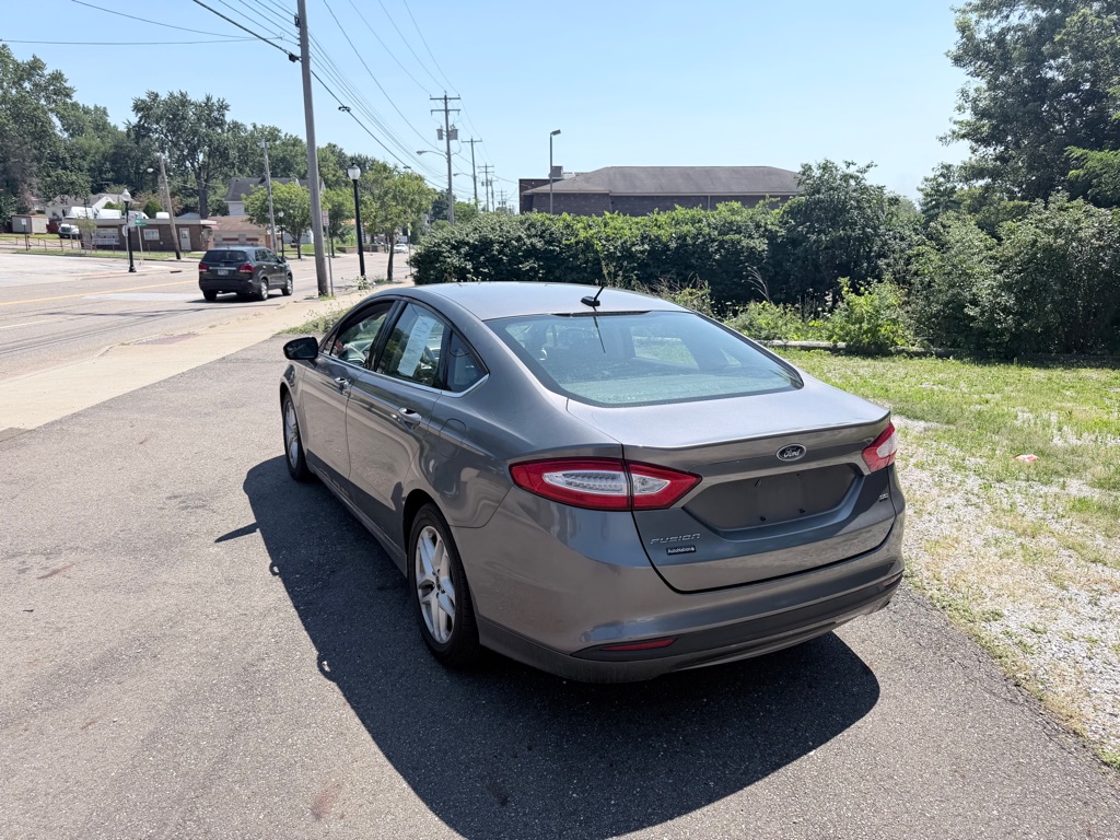 Photo 5 of this FORD FUSION