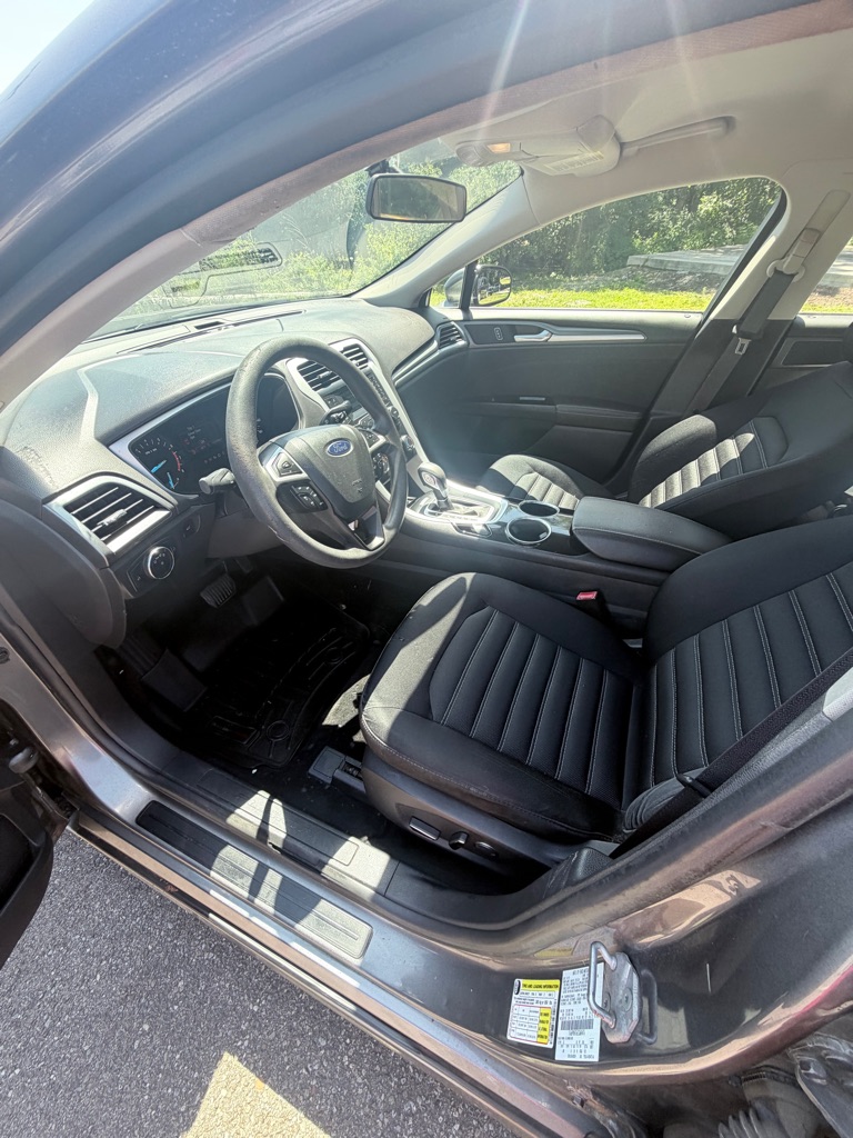 Photo 8 of this FORD FUSION