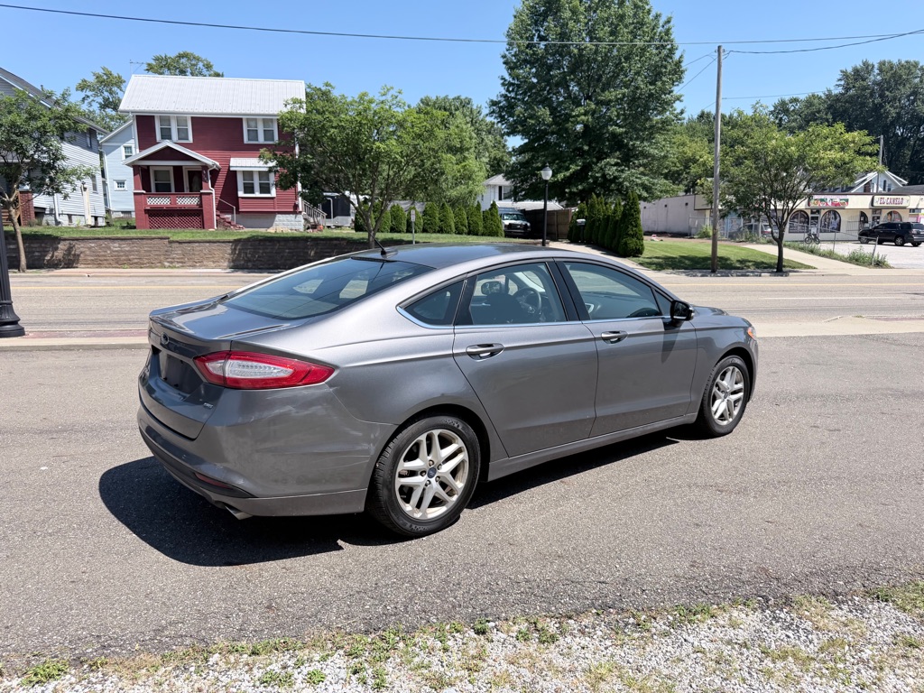 Photo 3 of this FORD FUSION