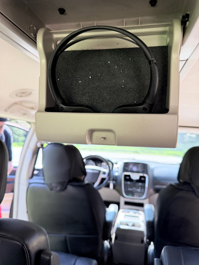 Photo 22 of this CHRYSLER TOWN & COUNTRY