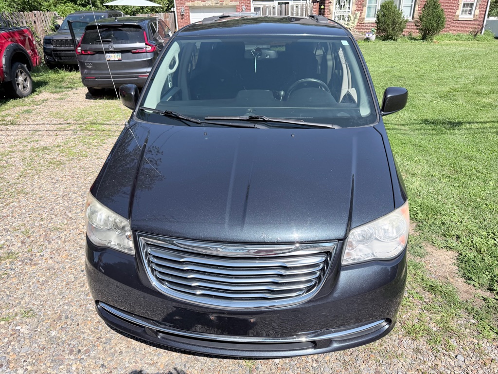 Photo 3 of this CHRYSLER TOWN & COUNTRY