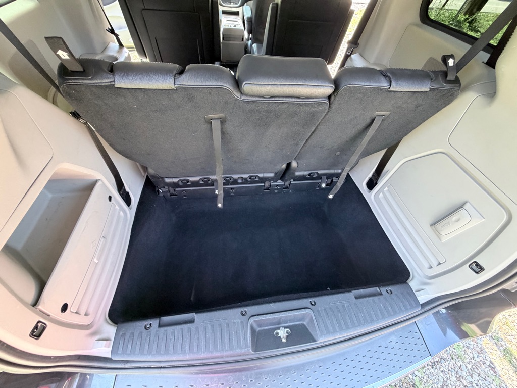 Photo 14 of this CHRYSLER TOWN & COUNTRY