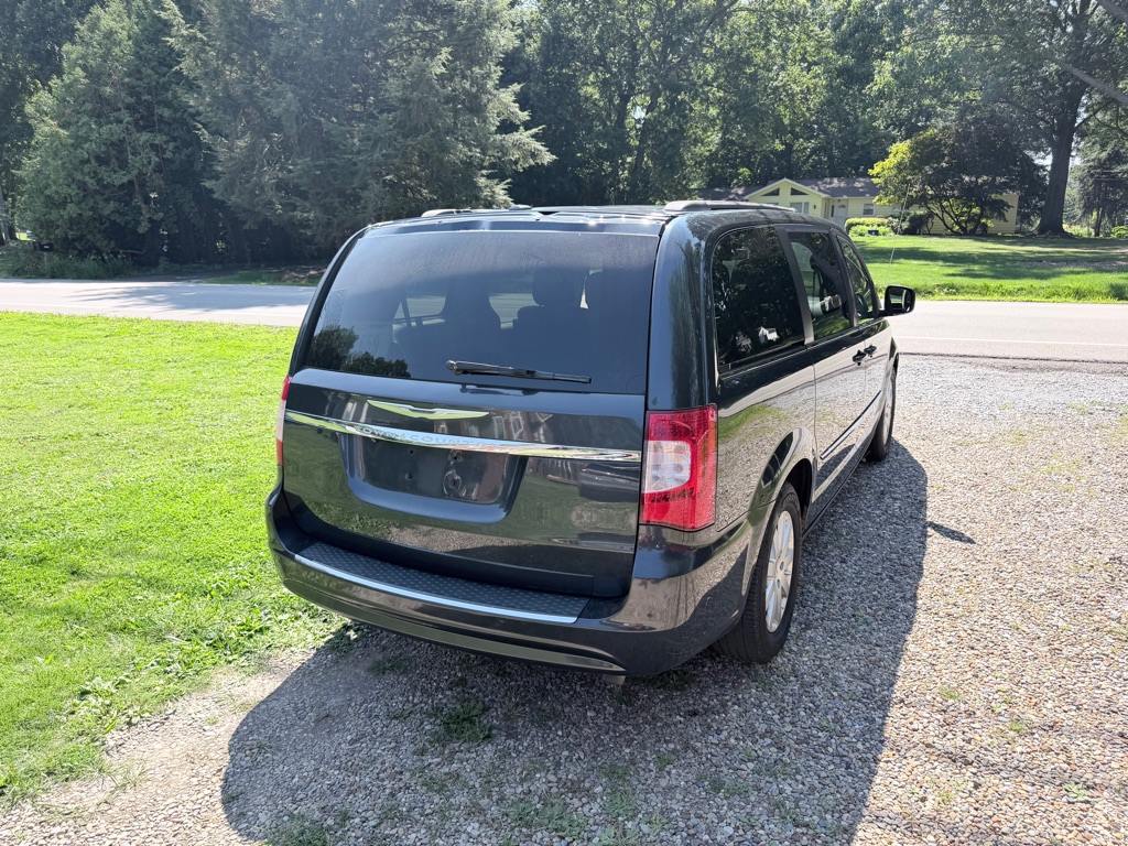 Photo 5 of this CHRYSLER TOWN & COUNTRY