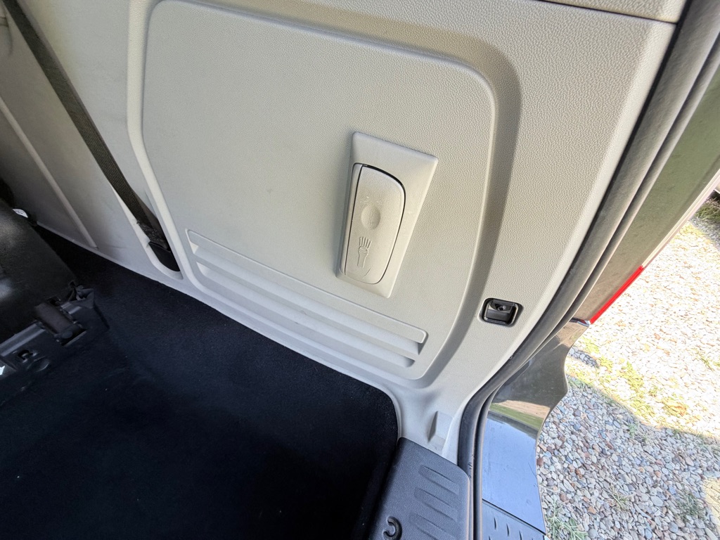 Photo 15 of this CHRYSLER TOWN & COUNTRY