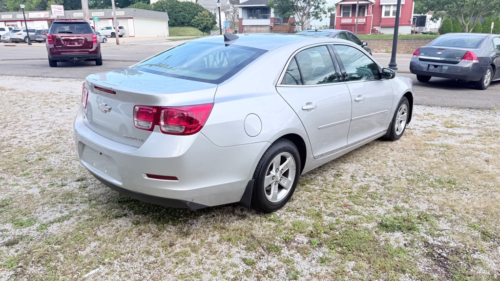 Photo 5 of this CHEVROLET MALIBU