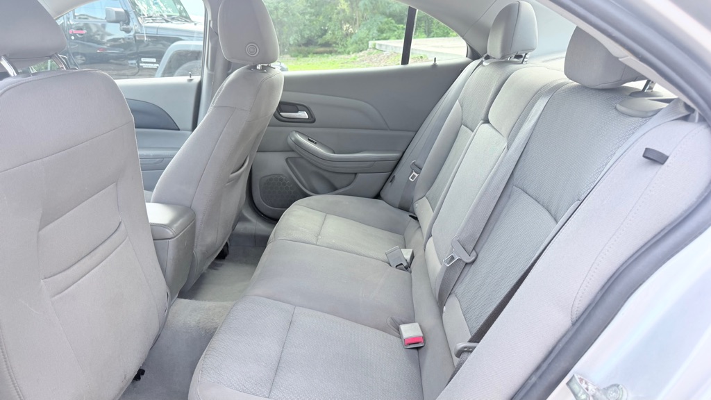 Photo 11 of this CHEVROLET MALIBU
