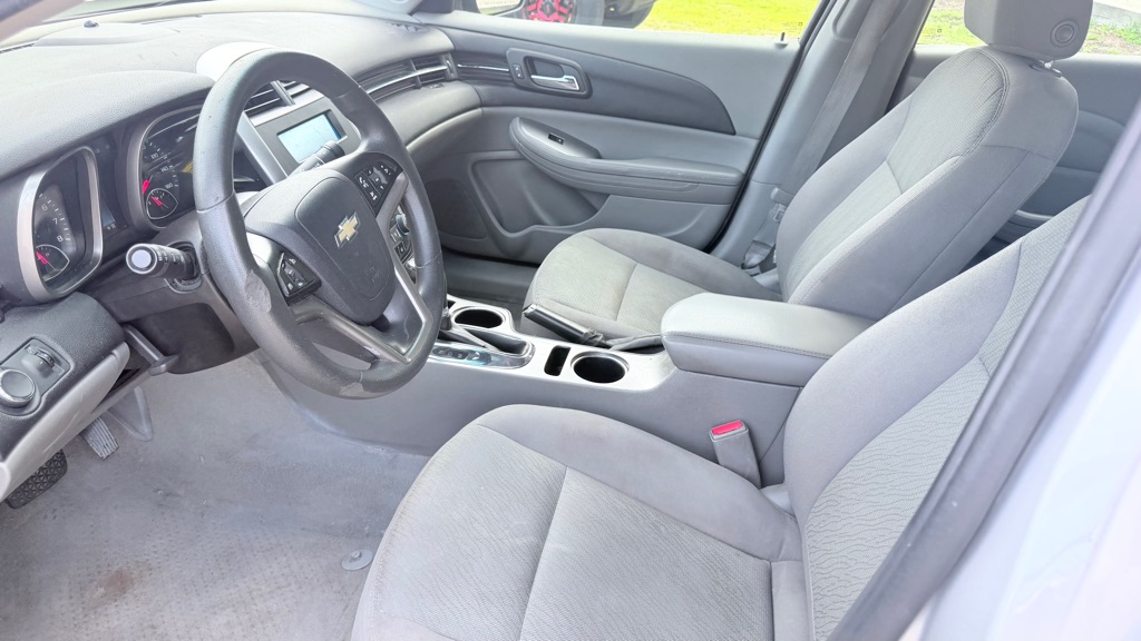 Photo 8 of this CHEVROLET MALIBU