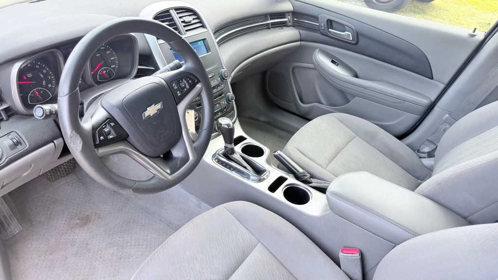 Photo 9 of this CHEVROLET MALIBU