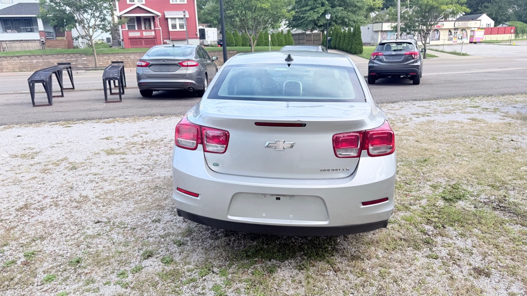 Photo 7 of this CHEVROLET MALIBU