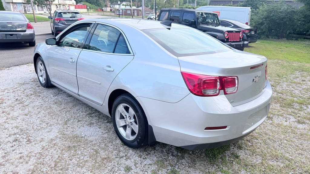Photo 6 of this CHEVROLET MALIBU