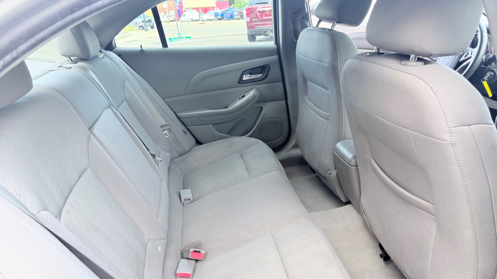 Photo 12 of this CHEVROLET MALIBU