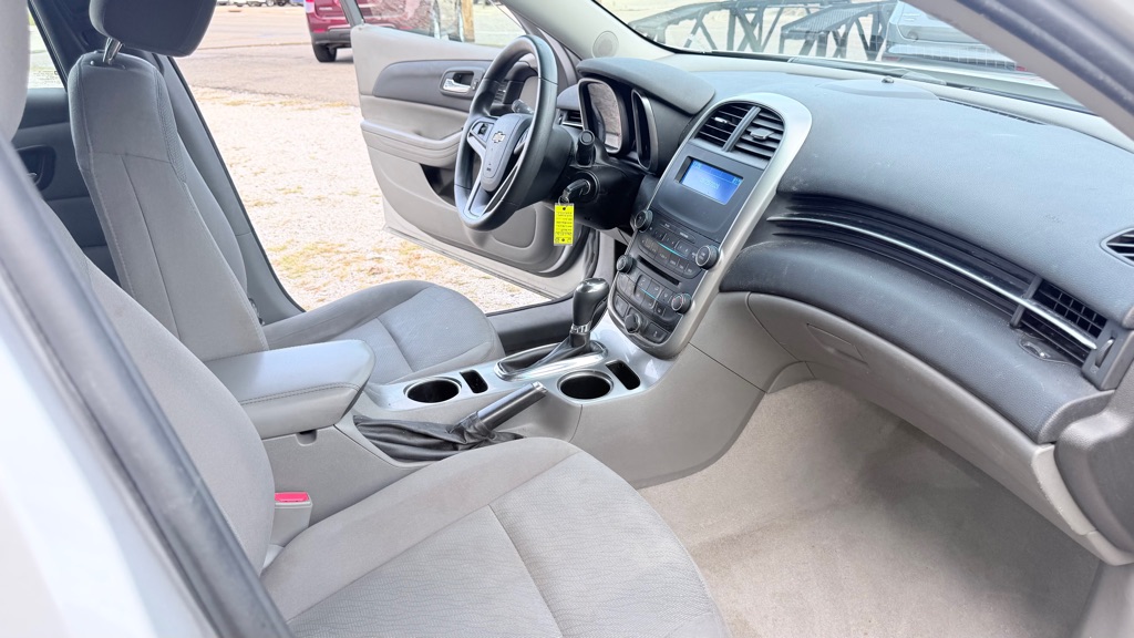 Photo 15 of this CHEVROLET MALIBU