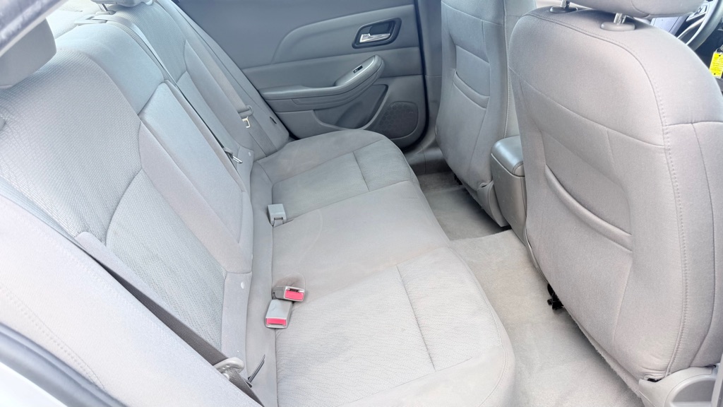 Photo 13 of this CHEVROLET MALIBU