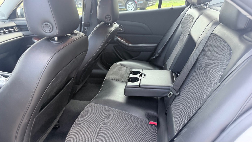 Photo 10 of this CHEVROLET MALIBU