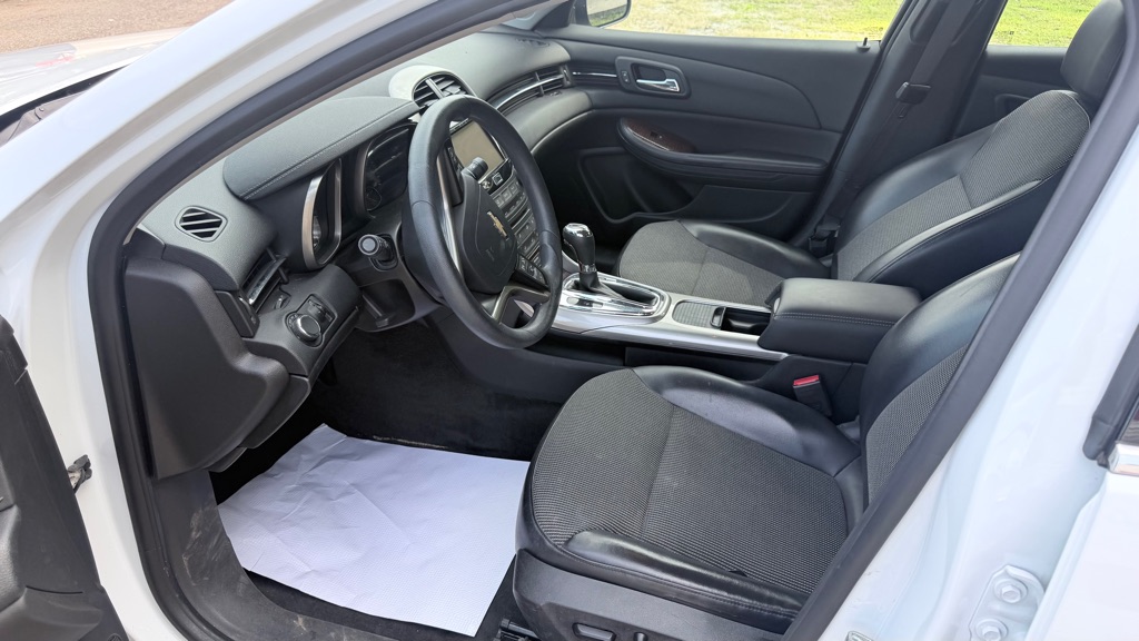 Photo 8 of this CHEVROLET MALIBU
