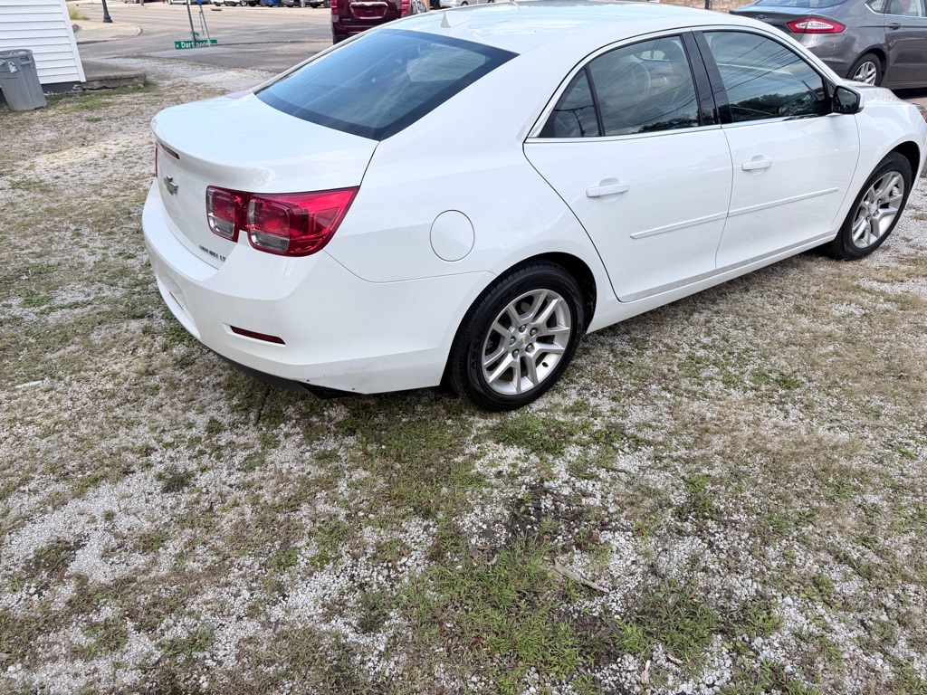 Photo 5 of this CHEVROLET MALIBU
