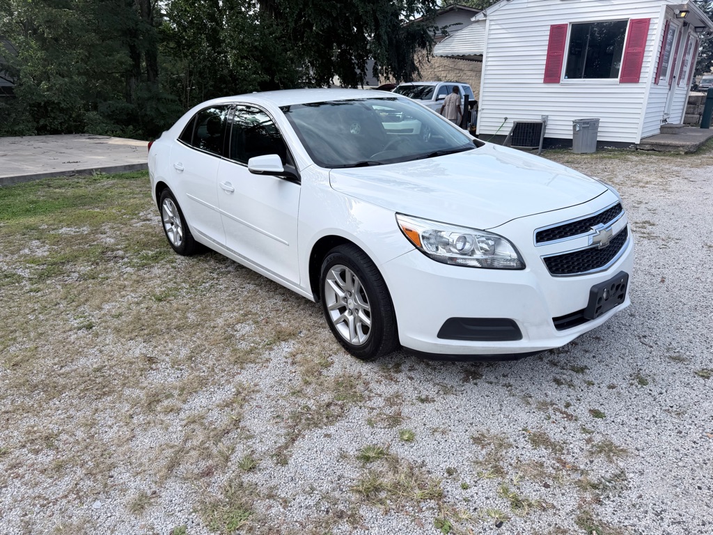 Photo 4 of this CHEVROLET MALIBU