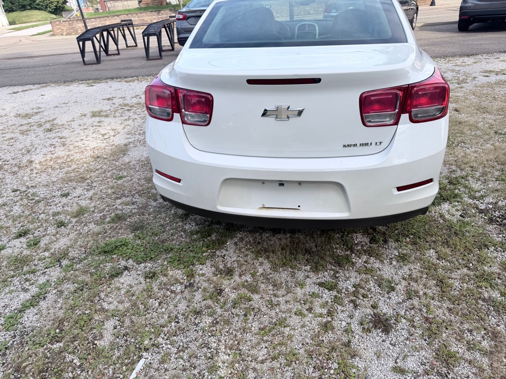 Photo 6 of this CHEVROLET MALIBU