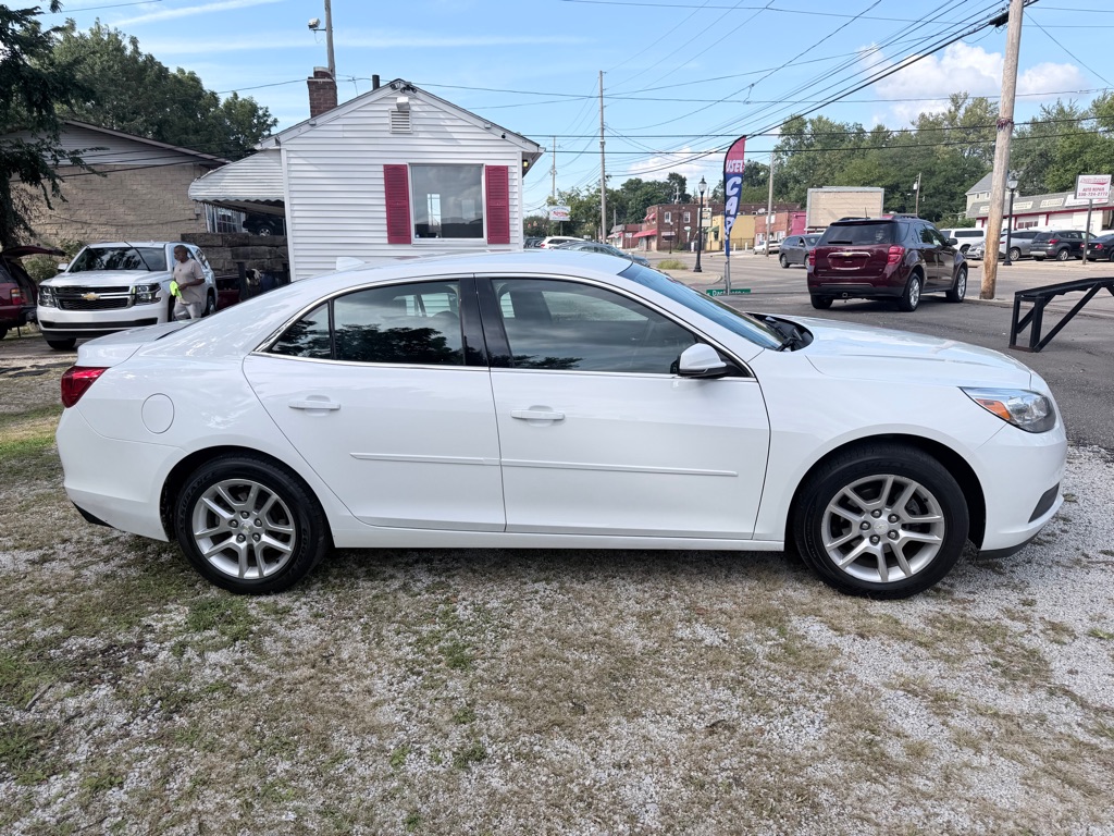 Photo 3 of this CHEVROLET MALIBU